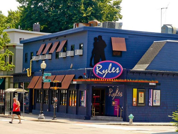 https://gooddeedseats.com/images/best-latin-clubs/Ryles.jpg